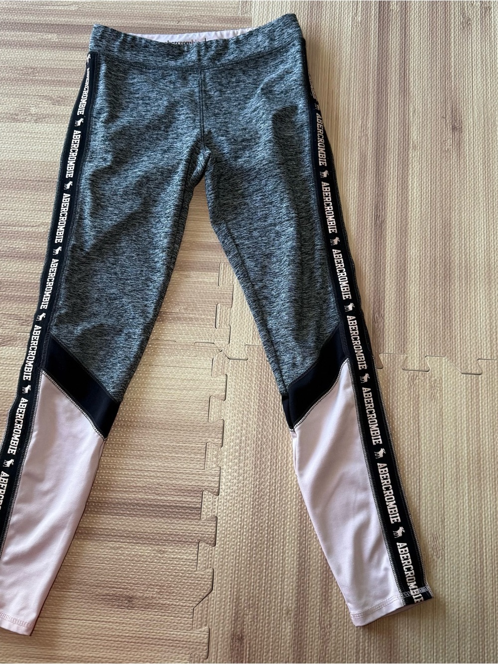 Abercrombie Fitch Leggings Kids 11/12 Girls Athletic Gray Pink Pants Spell Out